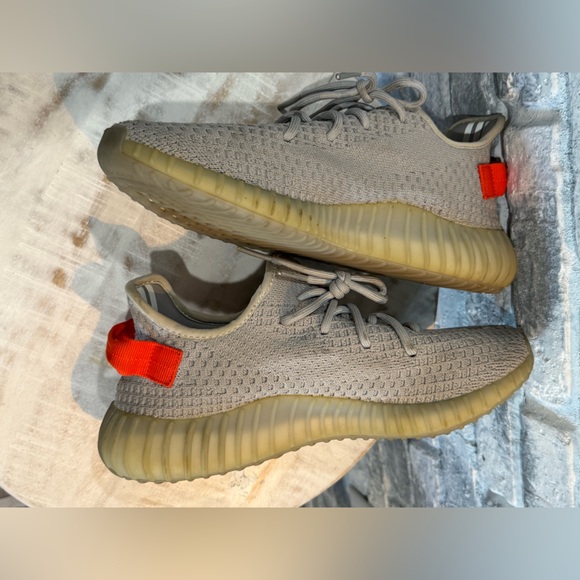 adidas gazelle silver green womens Adidas Yeezy Boost 350 V2 Tail Light
